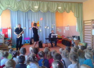 KONCERT UMUZYKALNIAJĄCY "Mali geniusze".